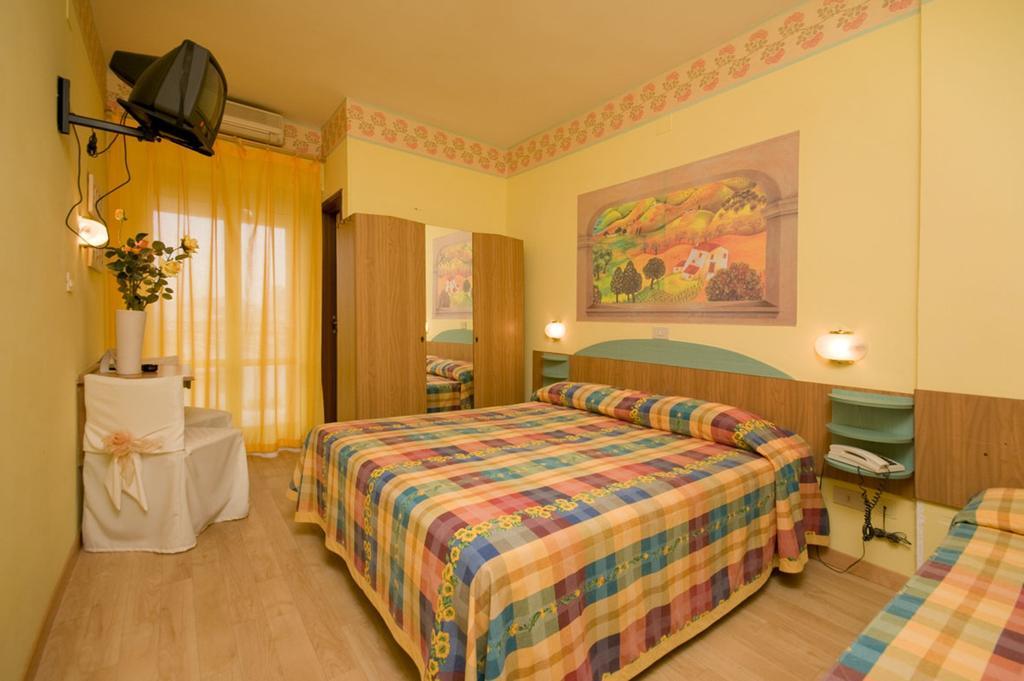 Hotel Mocambo San Benedetto del Tronto Habitación foto