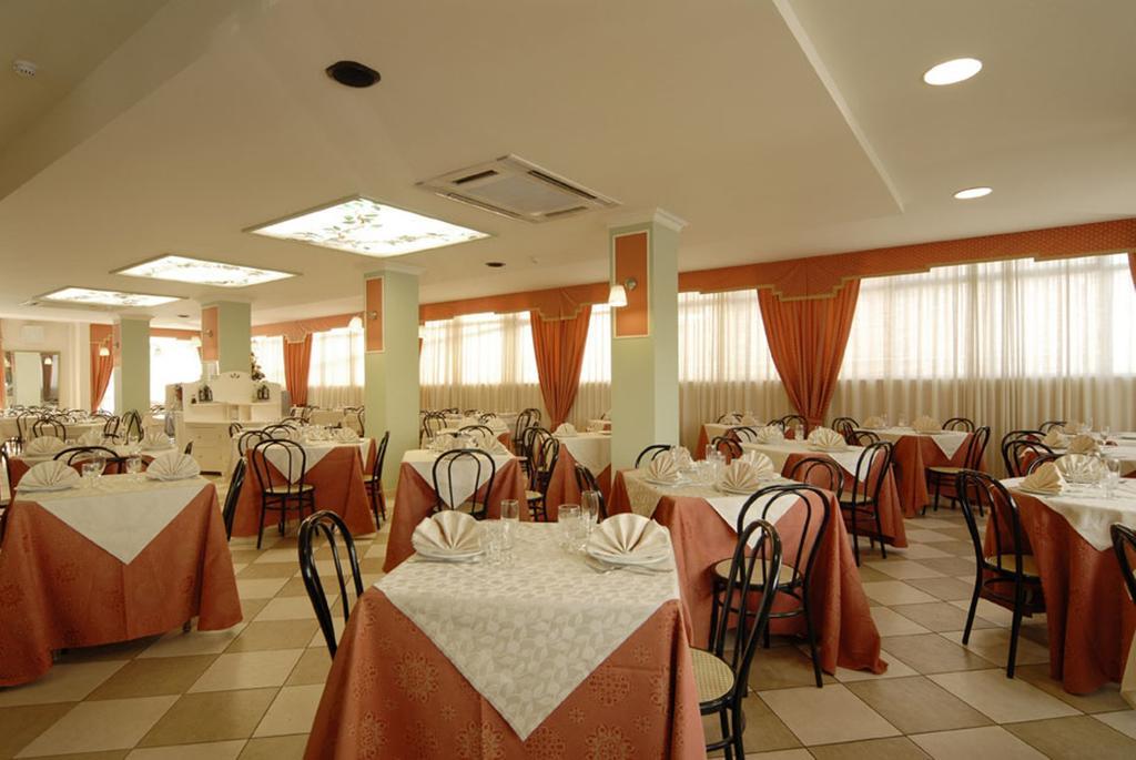 Hotel Mocambo San Benedetto del Tronto Exterior foto